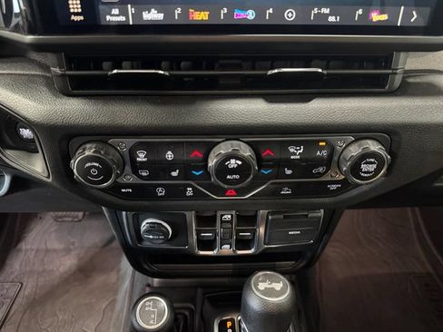 Used 2024 Jeep Wrangler Unlimited Sport AWD/4WD image 3