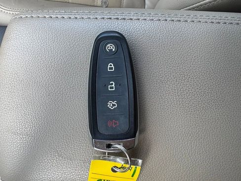 Used 2017 Ford Escape Titanium FWD image 31