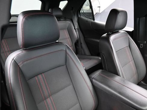 Used 2023 Chevrolet Equinox RS FWD image 40