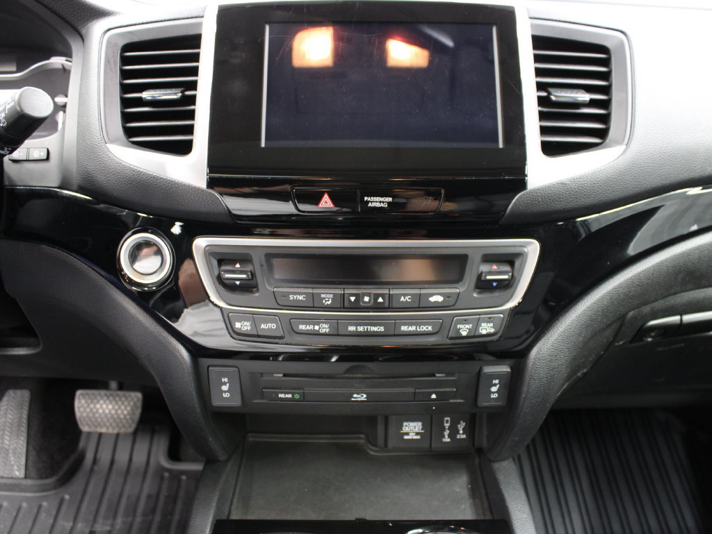 Used 2018 Honda Pilot Touring image 18