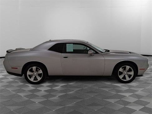 Used 2016 Dodge Challenger SXT w/ Driver Convenience Group image 2