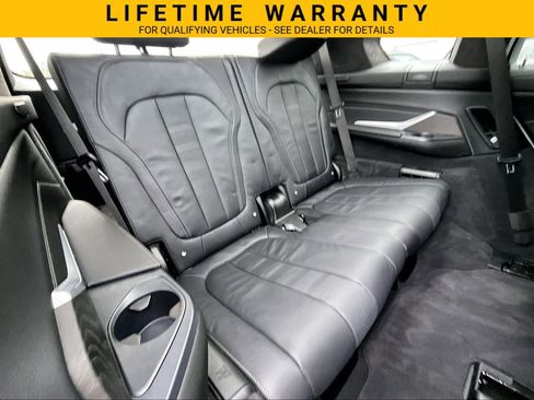 Used 2021 BMW X7 xDrive40i w/ M Sport Package AWD/4WD image 30