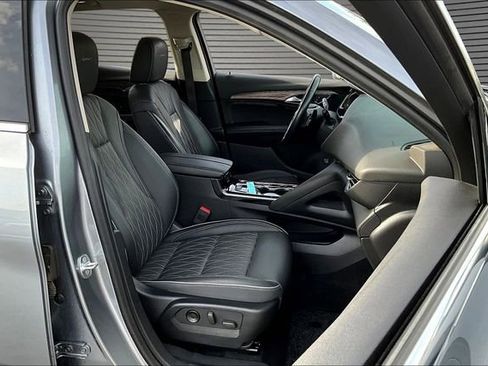Used 2022 Buick Envision Avenir w/ Technology Package II AWD/4WD image 28