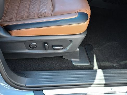 Used 2025 Nissan Pathfinder Platinum AWD/4WD image 33
