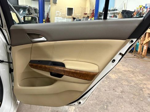 Used 2010 Honda Accord EX-L image 26