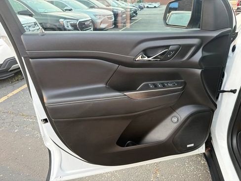 Certified 2023 GMC Acadia SLT w/ Elevation Edition AWD/4WD image 11