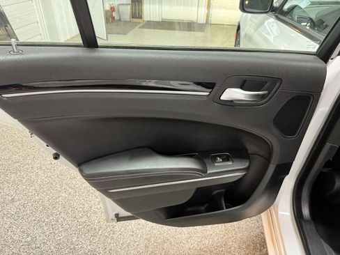Used 2018 Chrysler 300 S w/ 300S Premium Group image 29