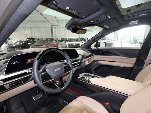Certified 2026 Cadillac Lyriq Signature Luxury w/ Nappa Leather Package AWD/4WD image 9