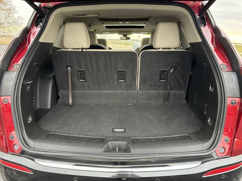 Used 2019 Buick Enclave Essence w/ LPO, Sport Appearance Package image 24