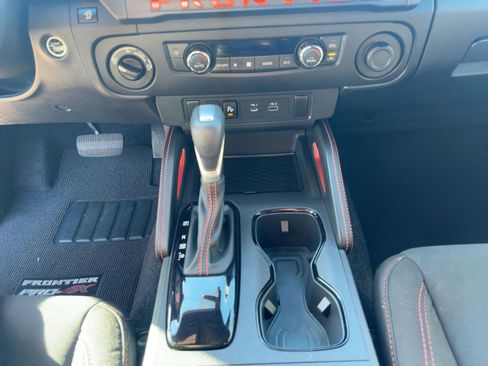 Used 2025 Nissan Frontier PRO-4X image 18