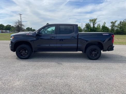 Used 2024 Chevrolet Silverado 1500 LT Trail Boss w/ Convenience Package II AWD/4WD image 2