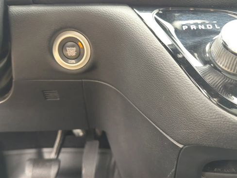 Used 2018 Chrysler Pacifica Limited w/ Advanced Safetytec Group FWD image 61