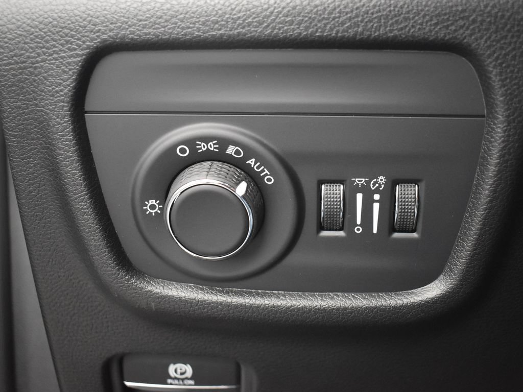 Used 2025 Jeep Grand Cherokee L Altitude AWD/4WD image 39