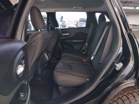 Used 2016 Jeep Cherokee Latitude w/ Comfort & Sound Group FWD image 19