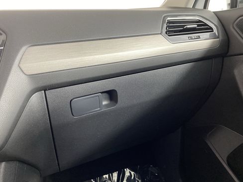 Used 2021 Volkswagen Tiguan SEL image 41