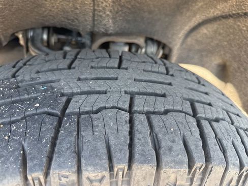 Used 2021 Chevrolet Silverado 2500 Custom w/ Custom Value Package image 3