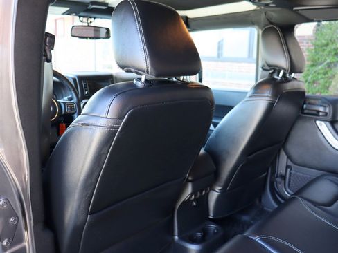 Used 2017 Jeep Wrangler Unlimited Sahara w/ Dual Top Group AWD/4WD image 13