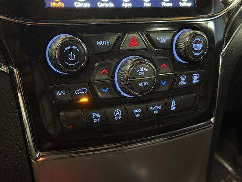 Used 2021 Jeep Grand Cherokee Limited image 49