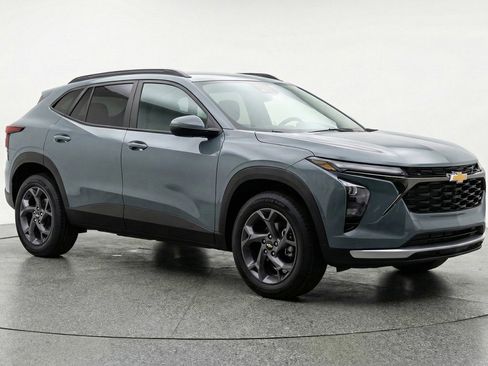 Used 2025 Chevrolet Trax LT w/ LT Convenience Package image 1