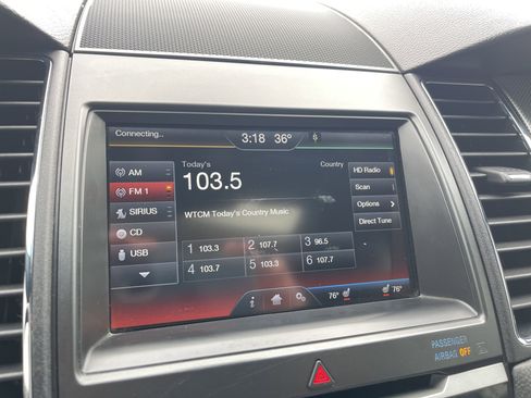 Used 2013 Ford Taurus SHO image 21