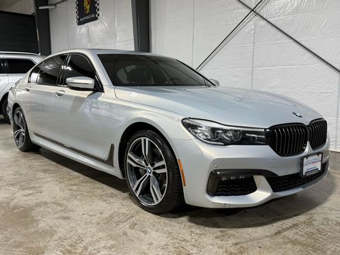 Used 2019 BMW 740i w/ M Sport Package image 7