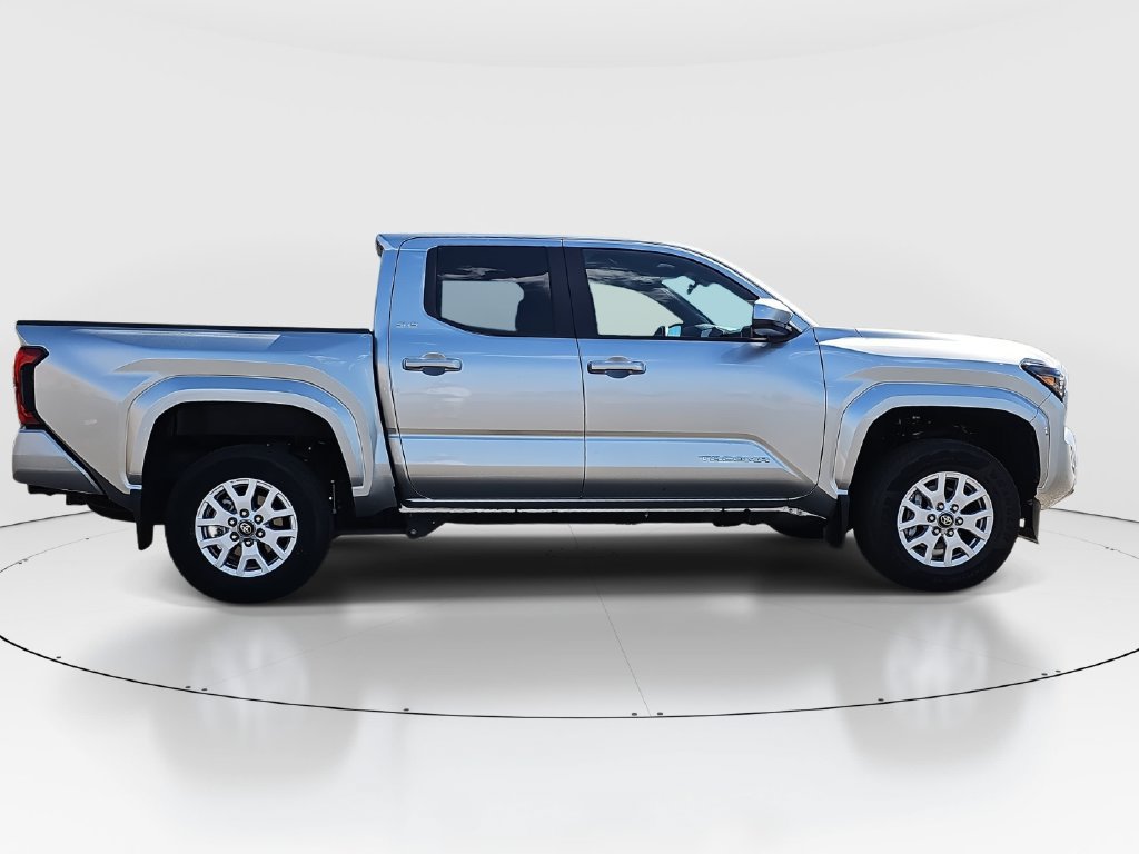 Certified 2025 Toyota Tacoma SR5 AWD/4WD image 4