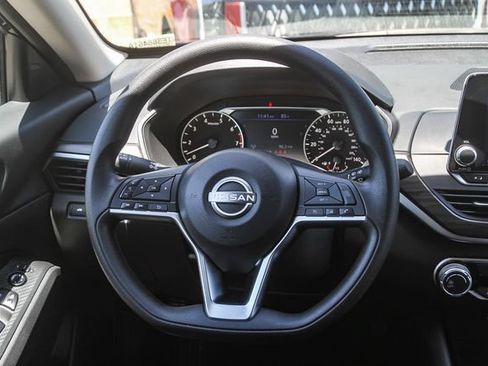 Used 2024 Nissan Altima 2.5 SV FWD image 15