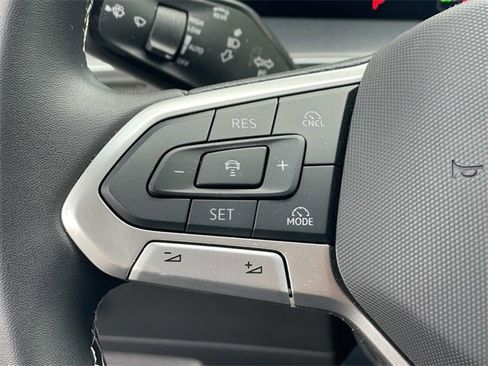 Used 2025 Volkswagen Tiguan S image 8