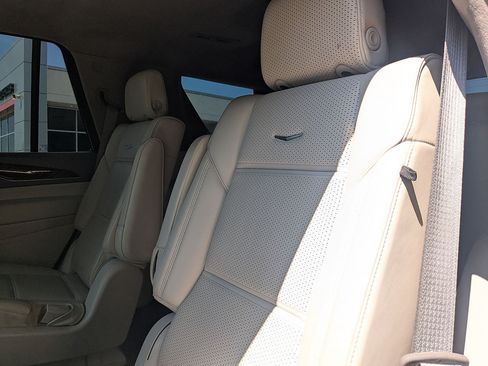 Used 2021 Cadillac Escalade Premium Luxury Platinum AWD/4WD image 29