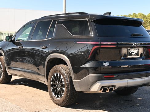 Used 2024 Chevrolet Traverse Z71 w/ Enhanced Driving Package image 12