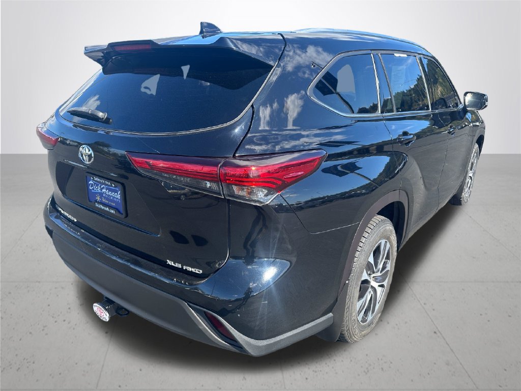 Used 2021 Toyota Highlander XLE AWD/4WD image 7