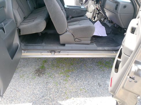 Used 2006 Chevrolet Silverado 2500 W/T w/ Skid Plate Package AWD/4WD image 36