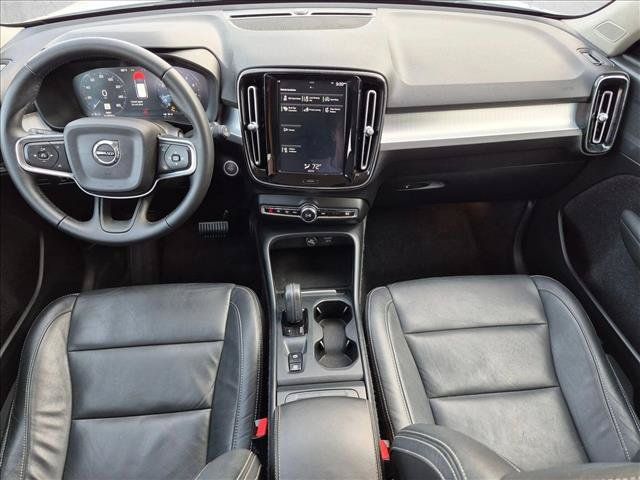 Used 2019 Volvo XC40 T5 Momentum AWD/4WD image 16