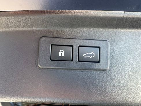 Used 2025 Subaru Outback Premium image 8