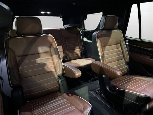 Used 2023 GMC Yukon Denali Ultimate image 18