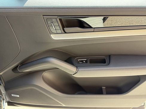 New 2026 Porsche Cayenne S image 23