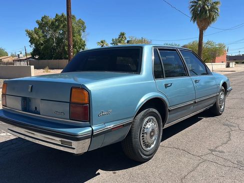 Used 1990 Oldsmobile 88 Royale Brougham image 5