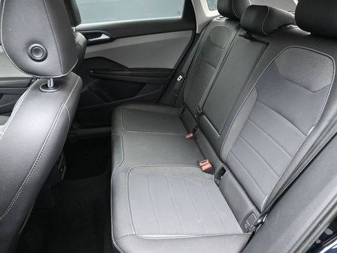 Used 2024 Volkswagen Taos SE image 13