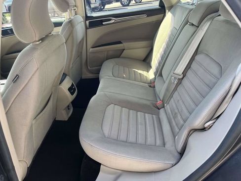 Used 2019 Ford Fusion SE FWD image 13
