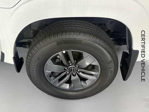 Certified 2025 Nissan Frontier SV w/ SV Convenience Package RWD image 31