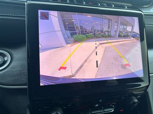 Used 2024 Jeep Grand Cherokee Limited image 12