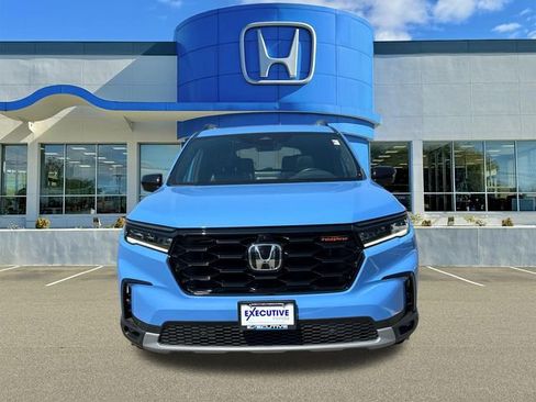 Used 2025 Honda Pilot TrailSport image 6