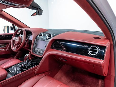 Used 2020 Bentley Bentayga AWD/4WD image 33
