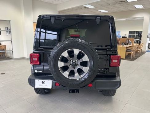 Used 2018 Jeep Wrangler Unlimited Sahara image 7