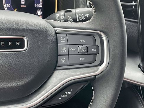 New 2025 Jeep Wagoneer Series II w/ Convenience Group I image 15