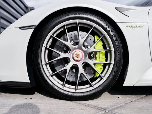 Used 2015 Porsche 918 Spyder w/Weissach Package image 3