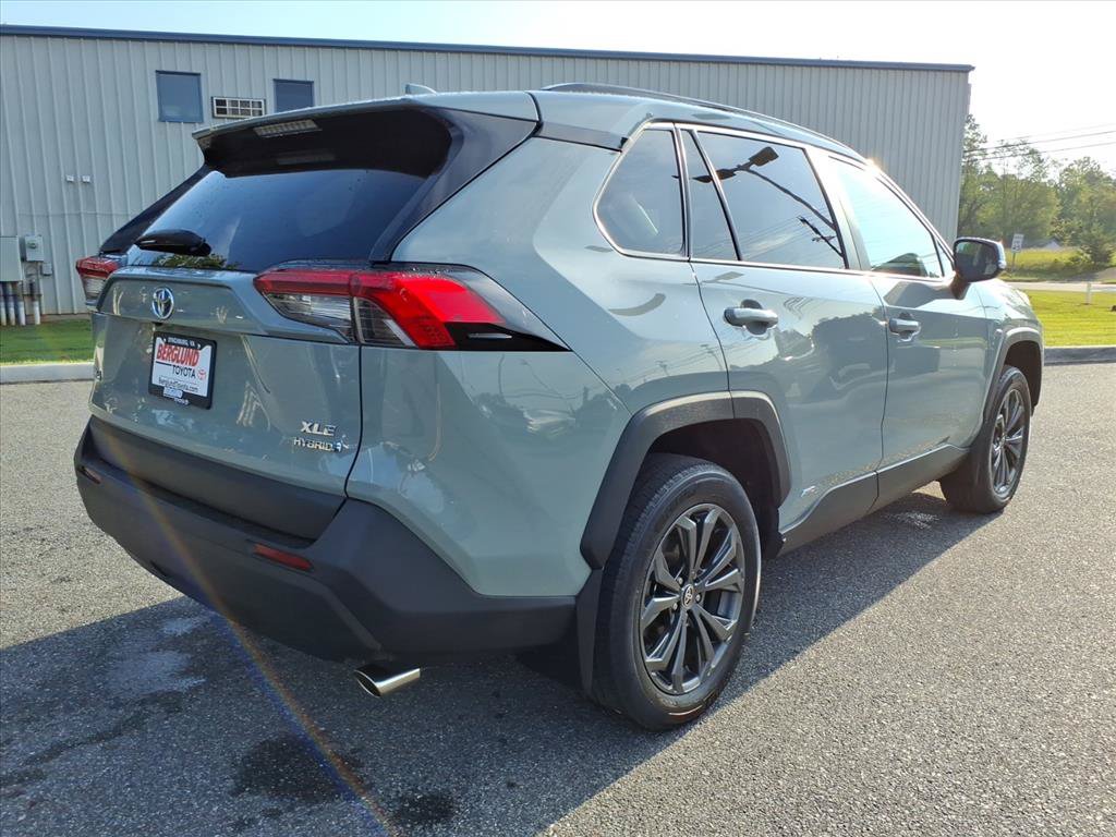 Used 2022 Toyota RAV4 XLE Premium AWD/4WD image 4