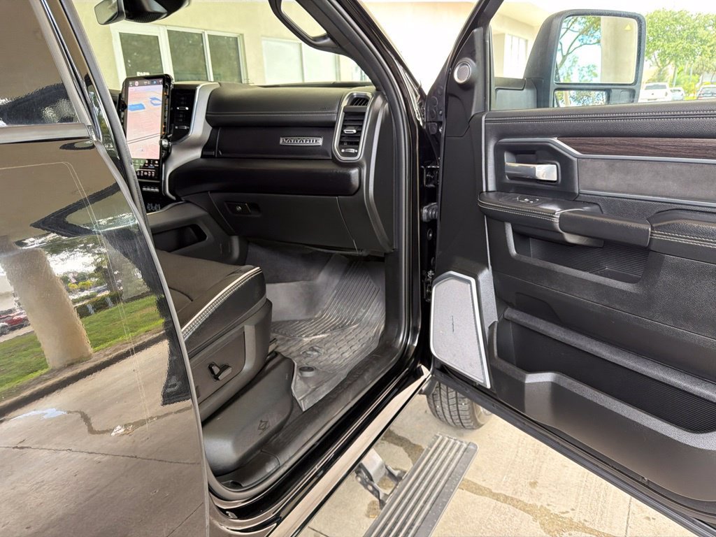 Used 2025 RAM 3500 Laramie AWD/4WD image 33