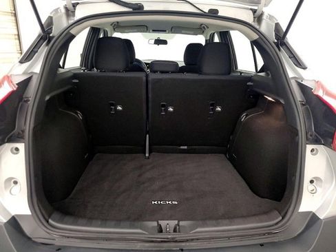 Used 2019 Nissan Kicks S image 7