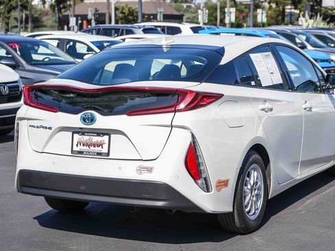Used 2018 Toyota Prius Prime Advanced FWD image 6